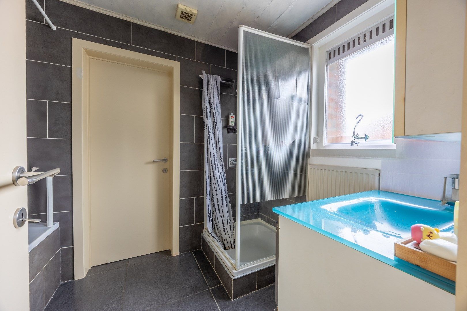 Halfopen woning met fantastisch grote tuin!  foto 12