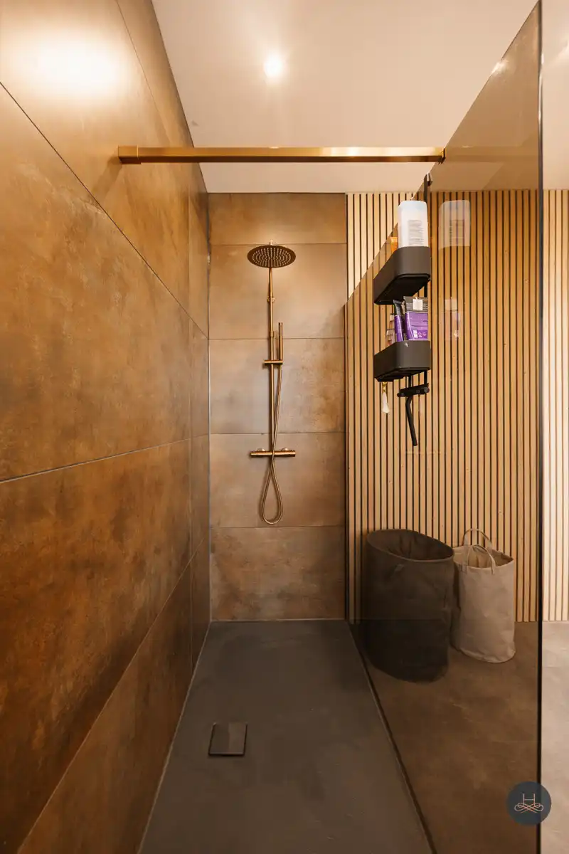 Recent vernieuwde en ruime gezinswoning met tuin en terras foto 21