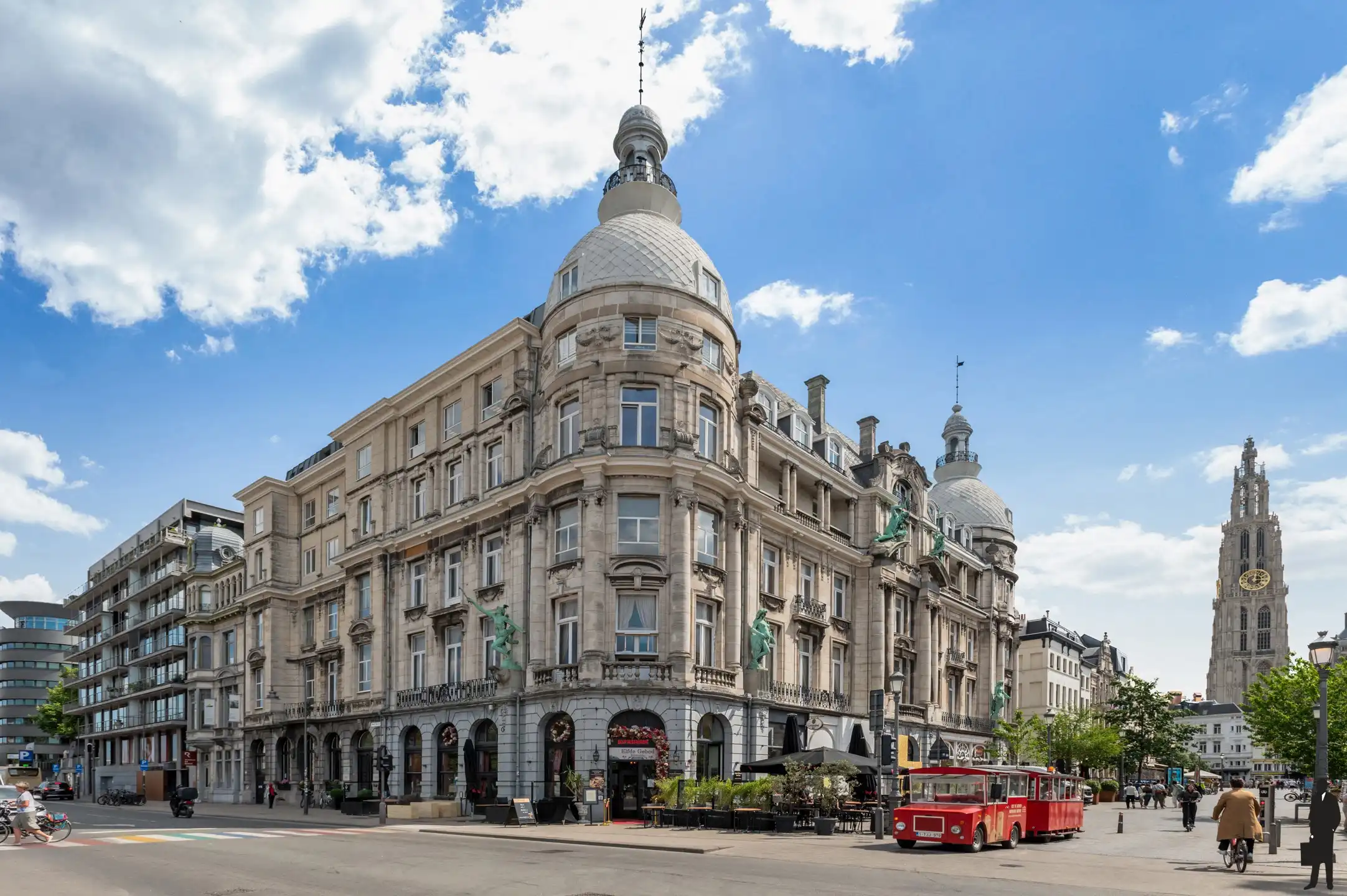 Kantoren van monumentale klasse op een iconische locatie foto {{pictureIndex}}