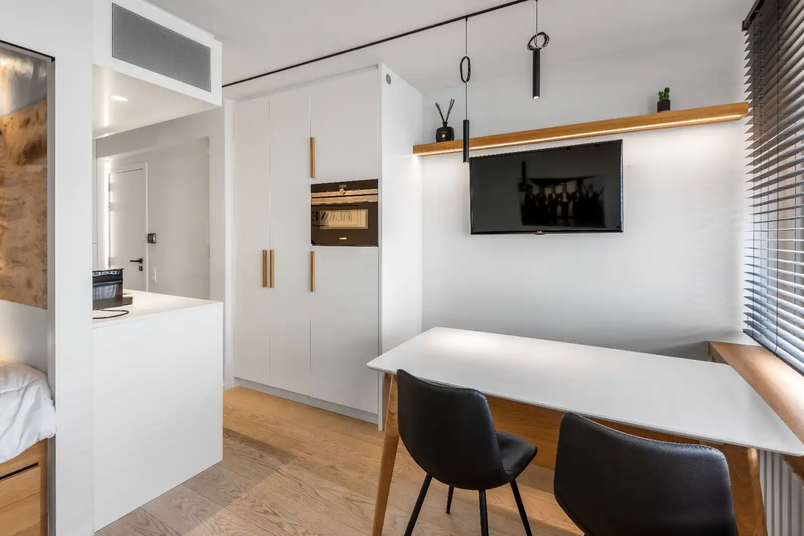 Instapklare studio centraal gelegen op wandelafstand van de Lippenslaan en de Dumortierlaan. foto 2