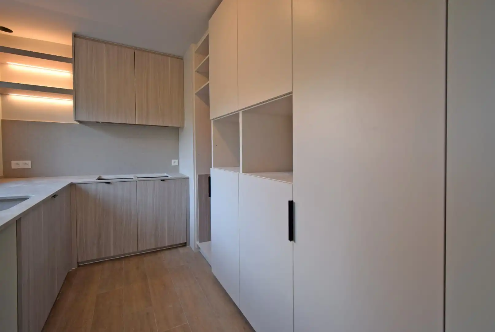 VOLLEDIG GERENOVEERD APPARTEMENT MET GARAGE foto 6