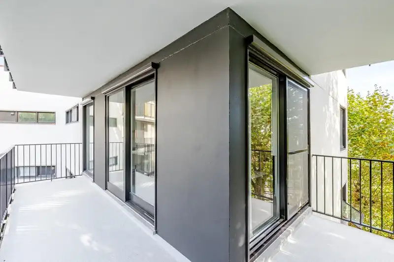 Roeselare – Prachtig ingericht appartement met 2 slaapkamers, bureel en zonnig terras foto 12