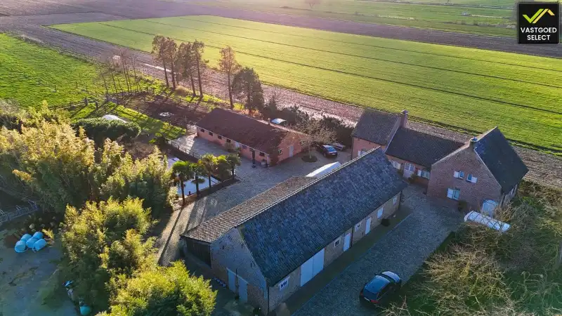Authentieke hoeve op 13.920 m² met verzicht over de velden foto 2
