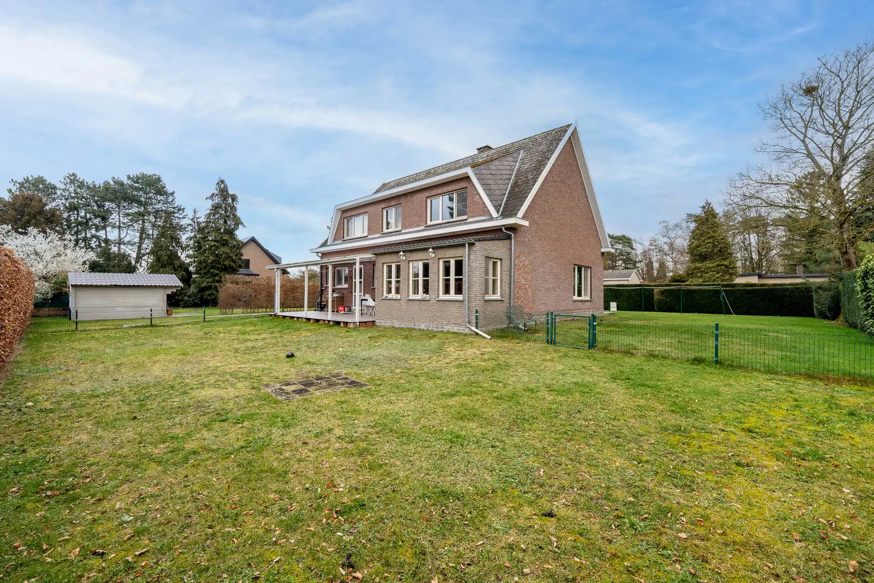 Prachtige villa omgeven door groen foto 4