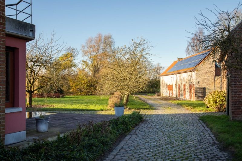 Kortemark: Een exclusief gelegen landgoed te midden van uitgestrekte landerijen op 4 hectare, met bijgebouwen en weideland. Een potentieel paradijs voor paardenliefhebbers of een toeristische onderneming. Een unieke kans! foto 21