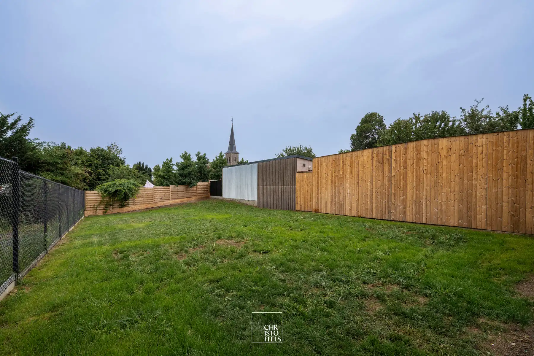 Gerenoveerde gezinswoning met tuin op een ideale locatie! foto 8