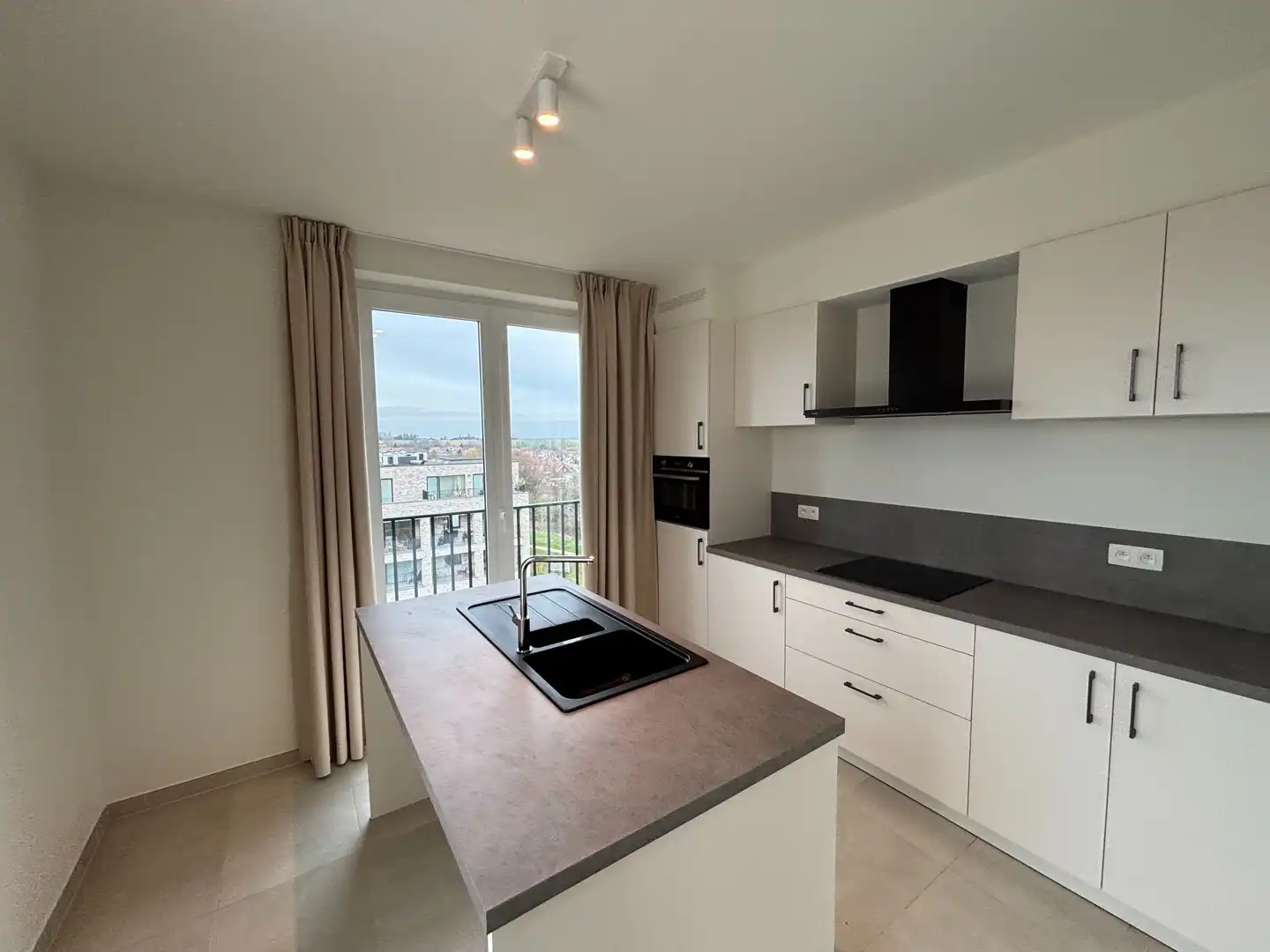 Exclusief wonen op de top: Duurzaam 3-slaapkamer Penthouse met terras van 53m² foto 7