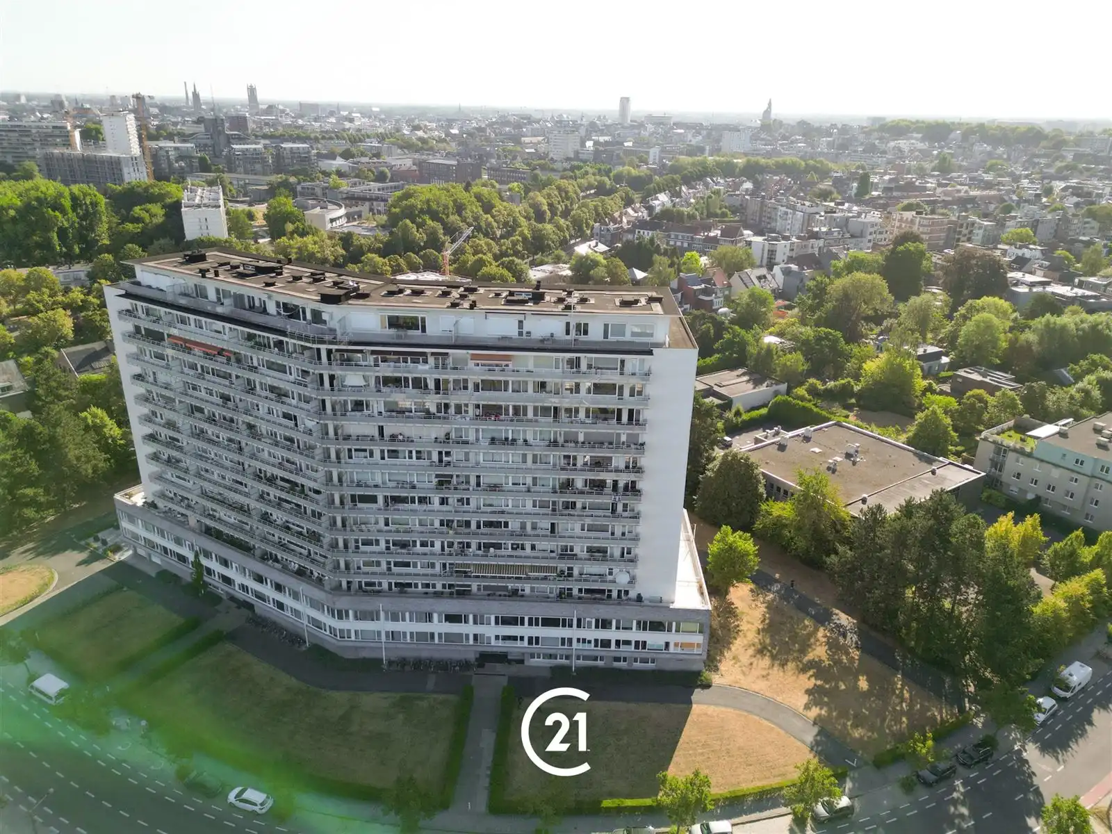 Luxueus afgewerkt appartement met 3 slaapkamers en terras. foto 22