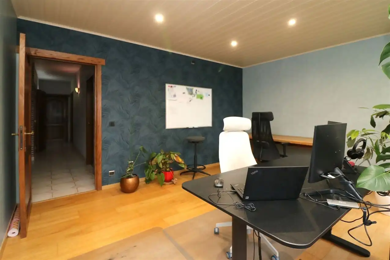 Villawoning met tuin op een goede locatie foto 18