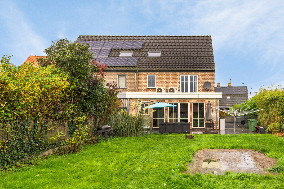 Gezinswoning met 4 slaapkamers en een zongerichte, uitgestrekte tuin. foto 21