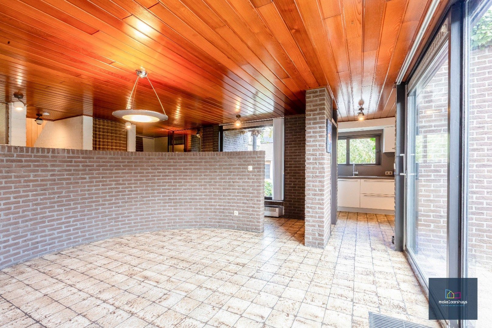 Architecturale woning op een rustige ligging foto 8