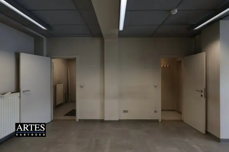 Handelspand van 122 m² in Genk-centrum, tegenover Shopping 1 foto 6