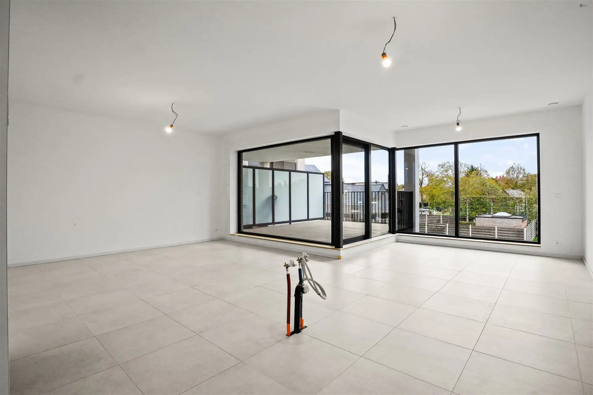 Top gelegen 2 slaapkamer appartement met mooi zicht foto {{pictureIndex}}