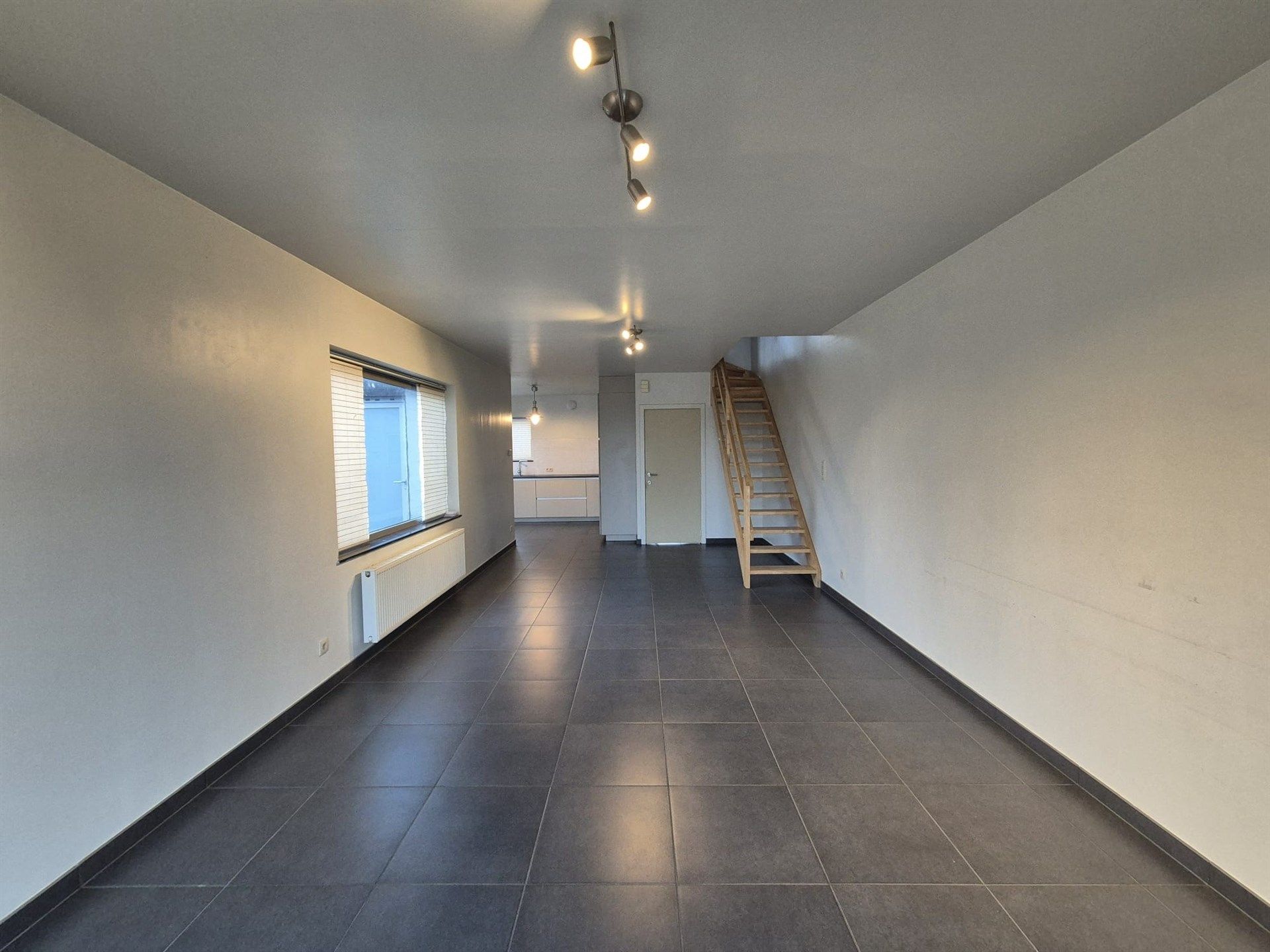 Rustig gelegen woning met tuin en garage. foto 4