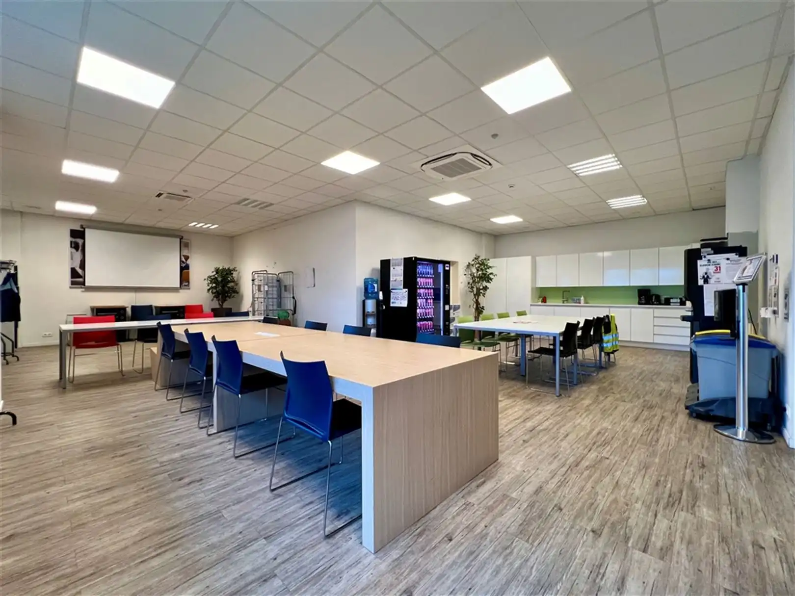 Afgewerkt kantoor aan de Gentse voorhaven foto 9