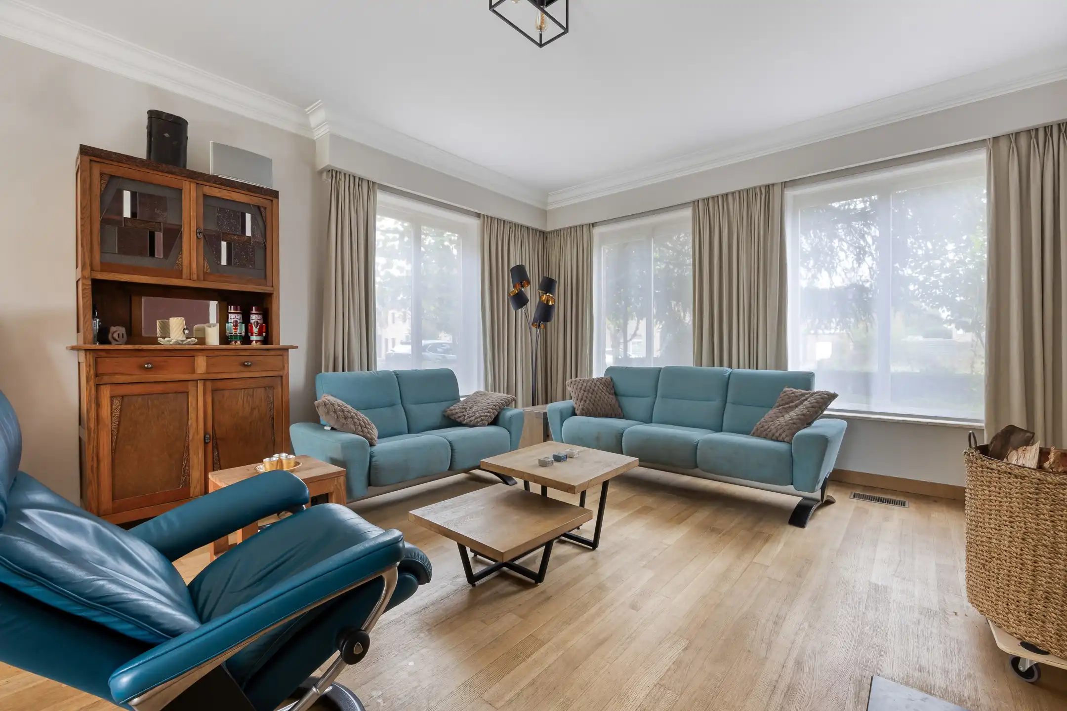 Karaktervolle en ruime vrijstaande woning met prachtige tuin foto 4