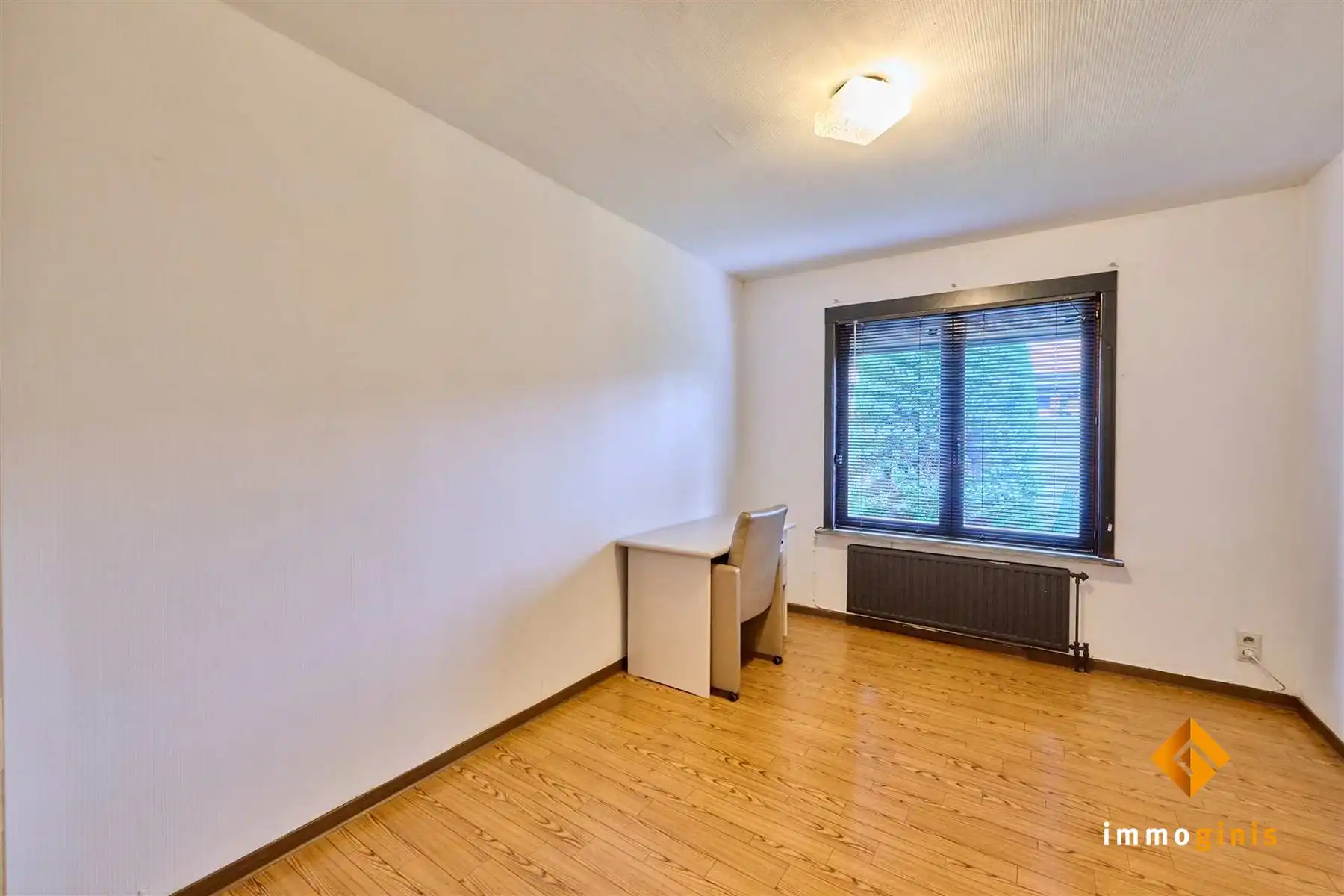 Verrassend ruime, gelijkvloerse woning met 3 slaapkamers en inpandige garage op een mooi perceel van 12a55ca!  foto 13