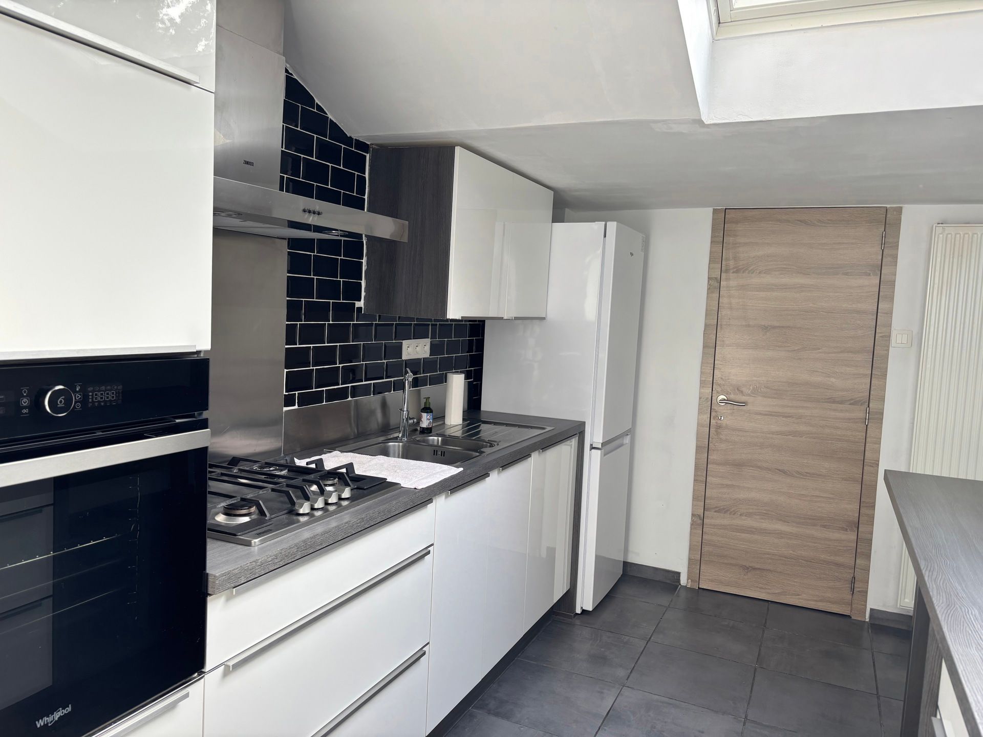 WETTEREN - Hernieuwde rijwoning foto 8