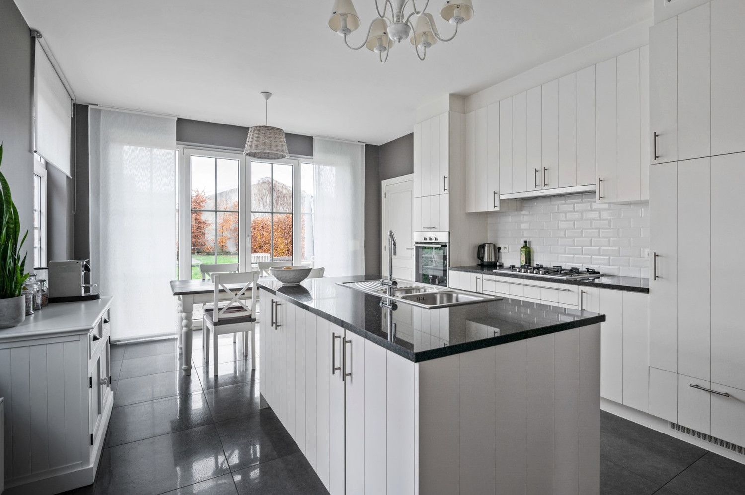 TOPLOCATIE! H.O.B. MET 4 SLK, GARAGE EN TUIN! foto 7