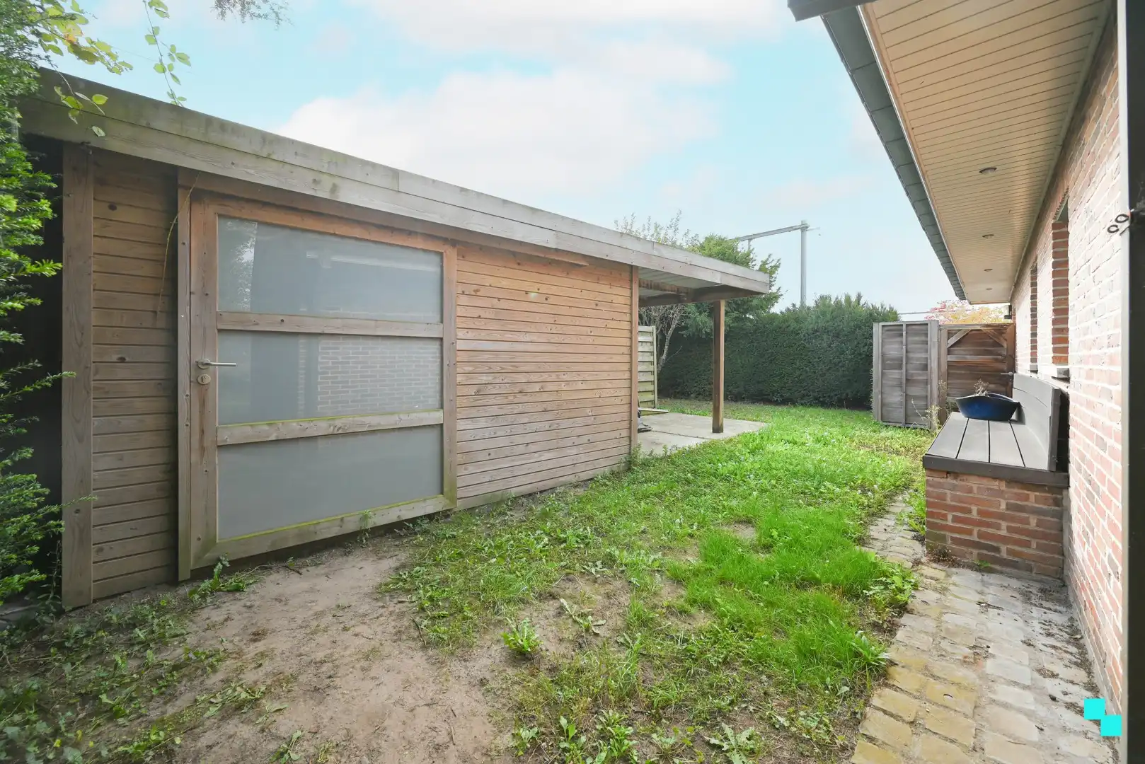 Alleenstaande, te renoveren villa in residentiële buurt foto 28