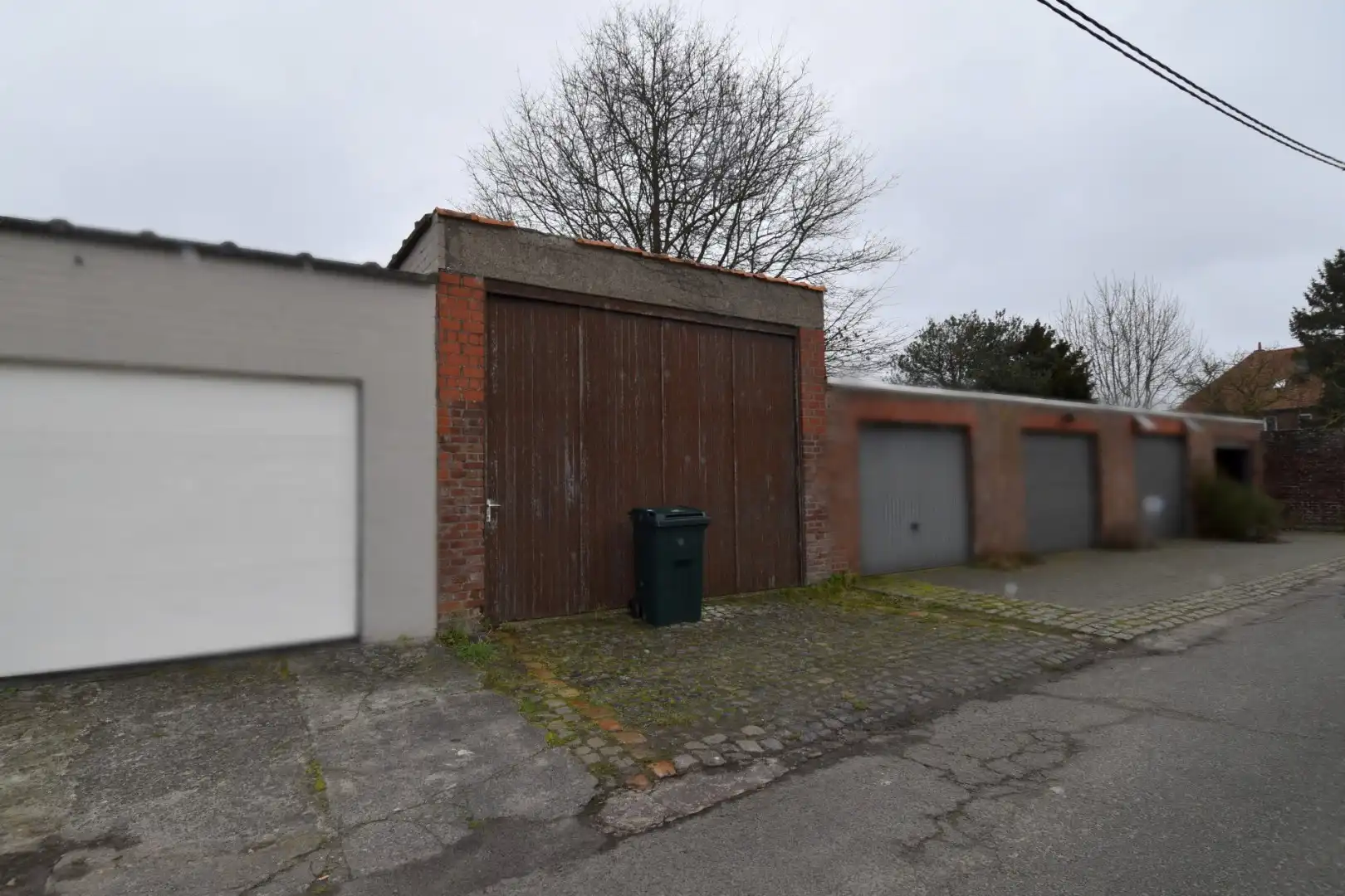 Te renoveren woning met tal van mogelijkheden en ruime opslagplaats (65,5 m²) te koop in Bissegem foto 12