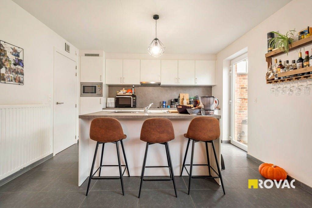 Recente en instapklare woning met 4 slaapkamers in een rustige woonomgeving foto 7