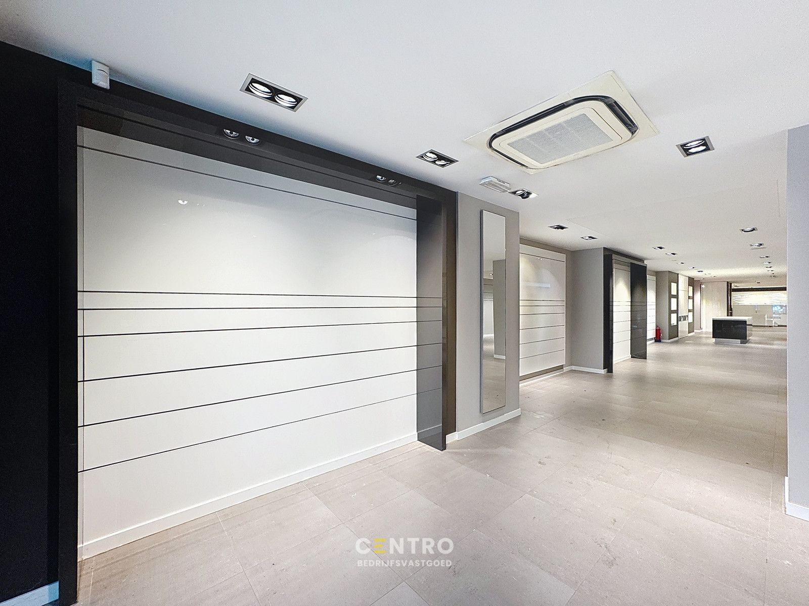 Handelsgelijkvloers op TOPligging (Grote Markt/Ooststraat) te Roeselare! foto 7