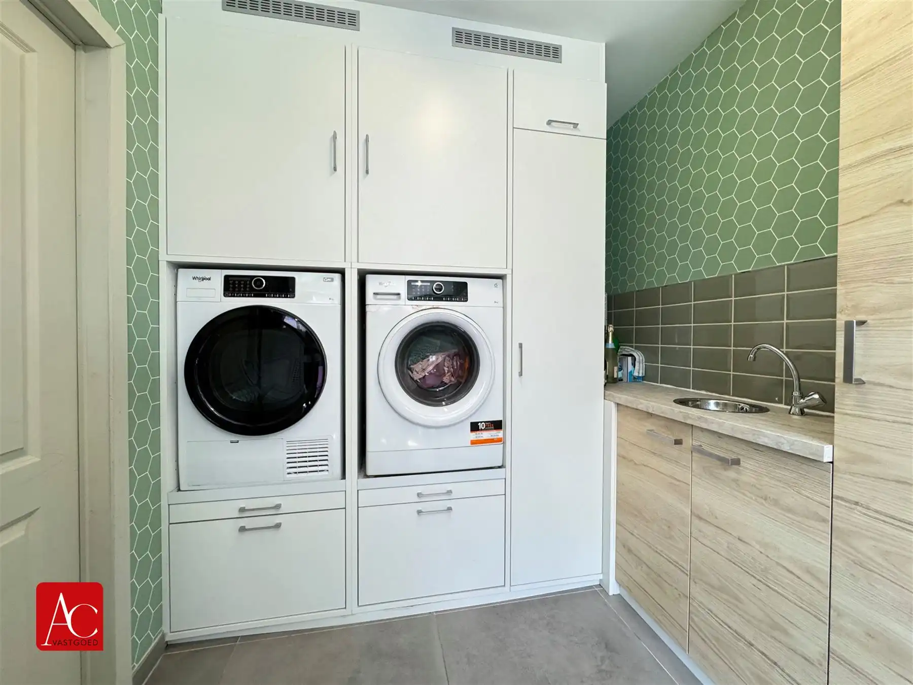 Uitzonderlijk grote gezinswoning met 6 slaapkamers en een grote tuin foto 7