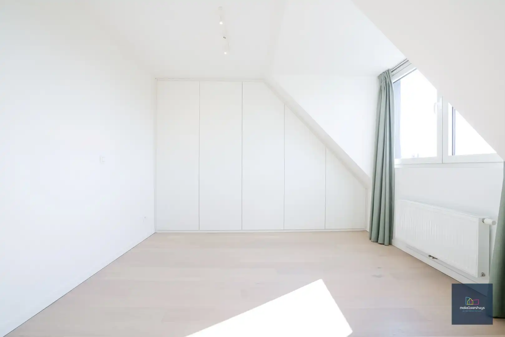 Schitterend 1-slpk.appartement met staanplaats.  foto 9