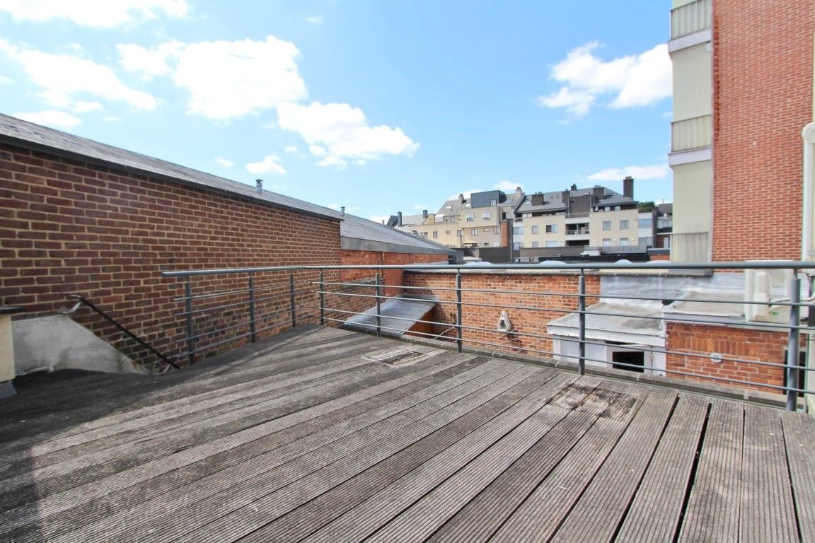 Ruim duplex appartement te huur in het centrum van Sint-Truiden foto 13