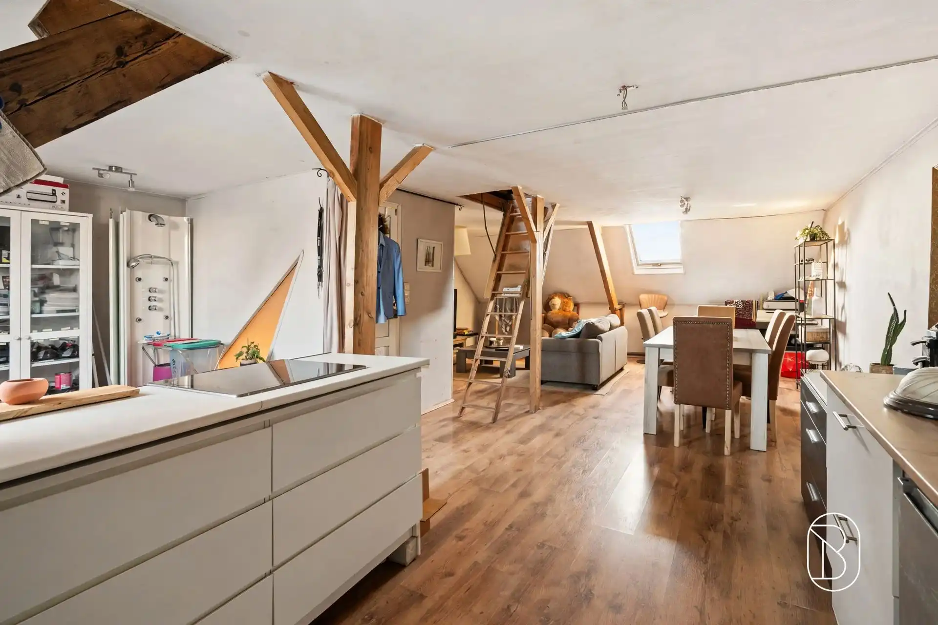 Grote karakterwoning met 5 slaapkamers en dakappartement. foto 27