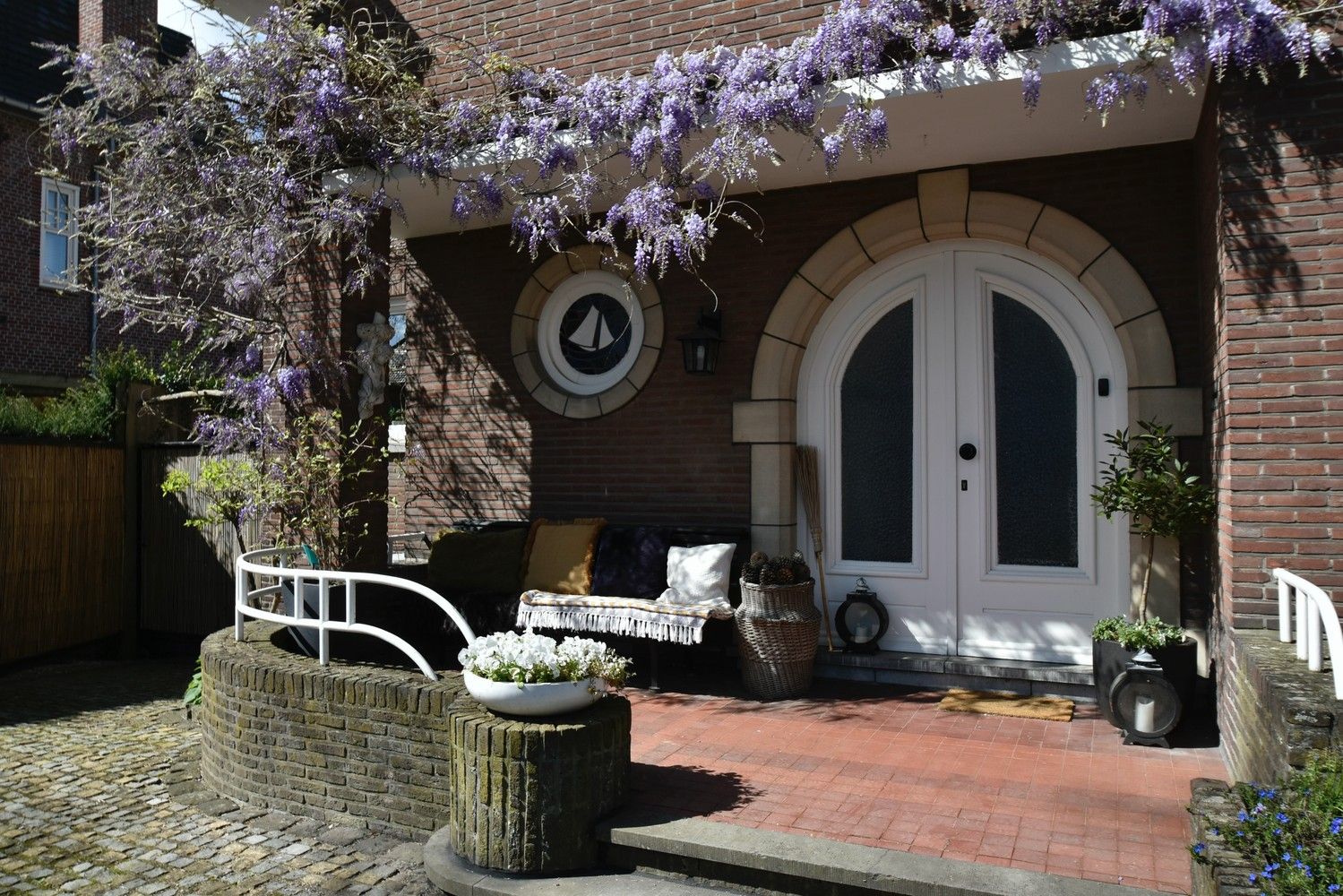 Karaktervolle gemoderniseerde jaren'50 architectenwoning met buitenzwembad op wandelafstand van Lanaken-Centrum foto 4