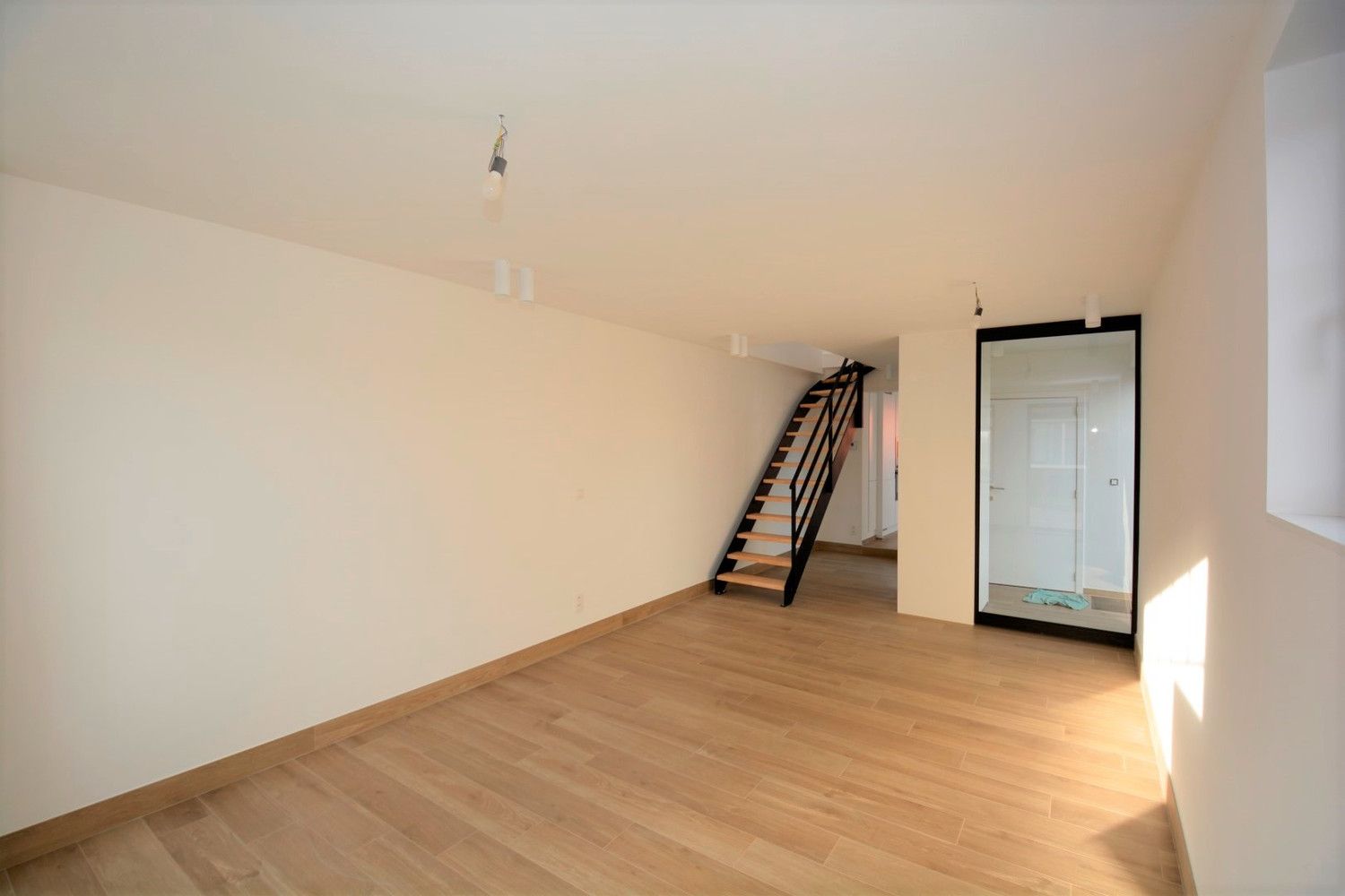 RECENT GERENOVEERDE WONING MET 2 SLK EN TUIN! foto 3