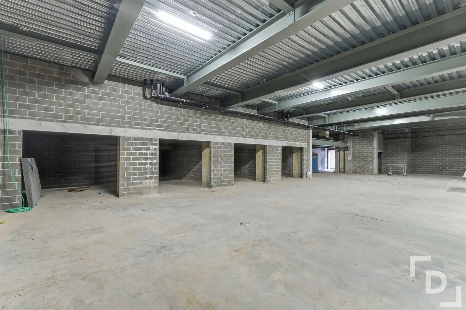 Nieuwbouwappartement met 2 terrassen te koop in centrum Ieper. foto 16