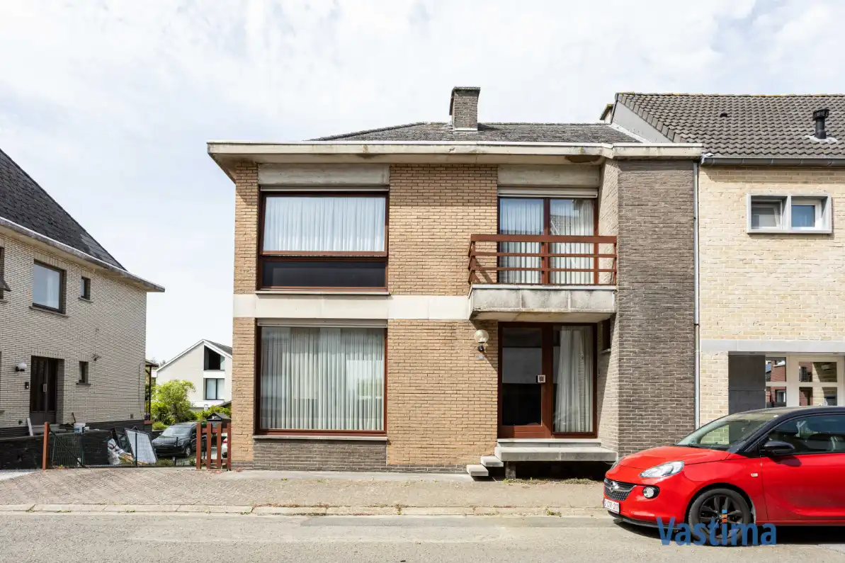 Op te frissen gezinswoning met 4 slaapkamers en zuidwestgerichte tuin foto 2