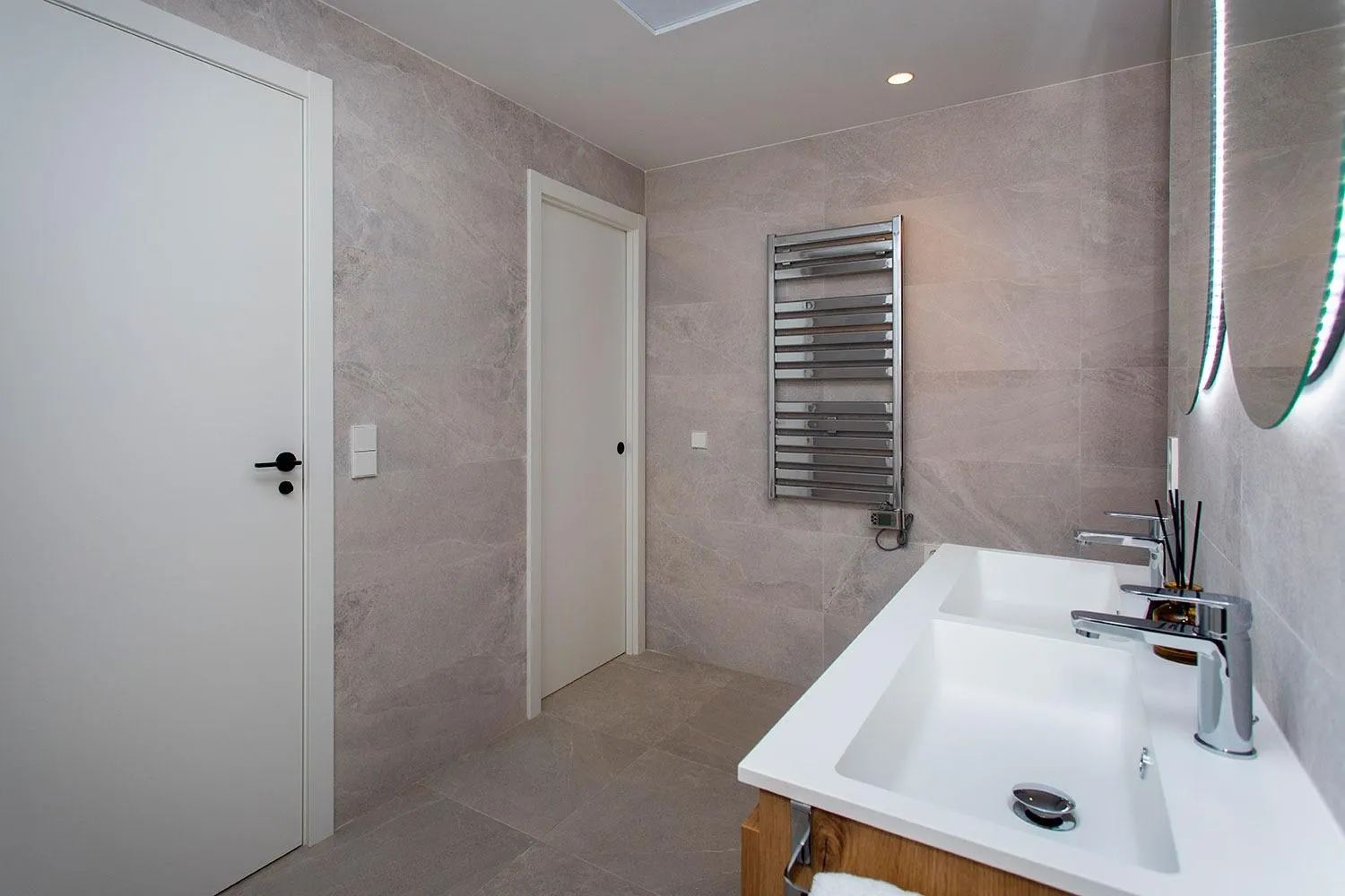 Strak design en strandleven gecombineerd: instapklare luxe woning in hartje Torre de la Horadada foto 28