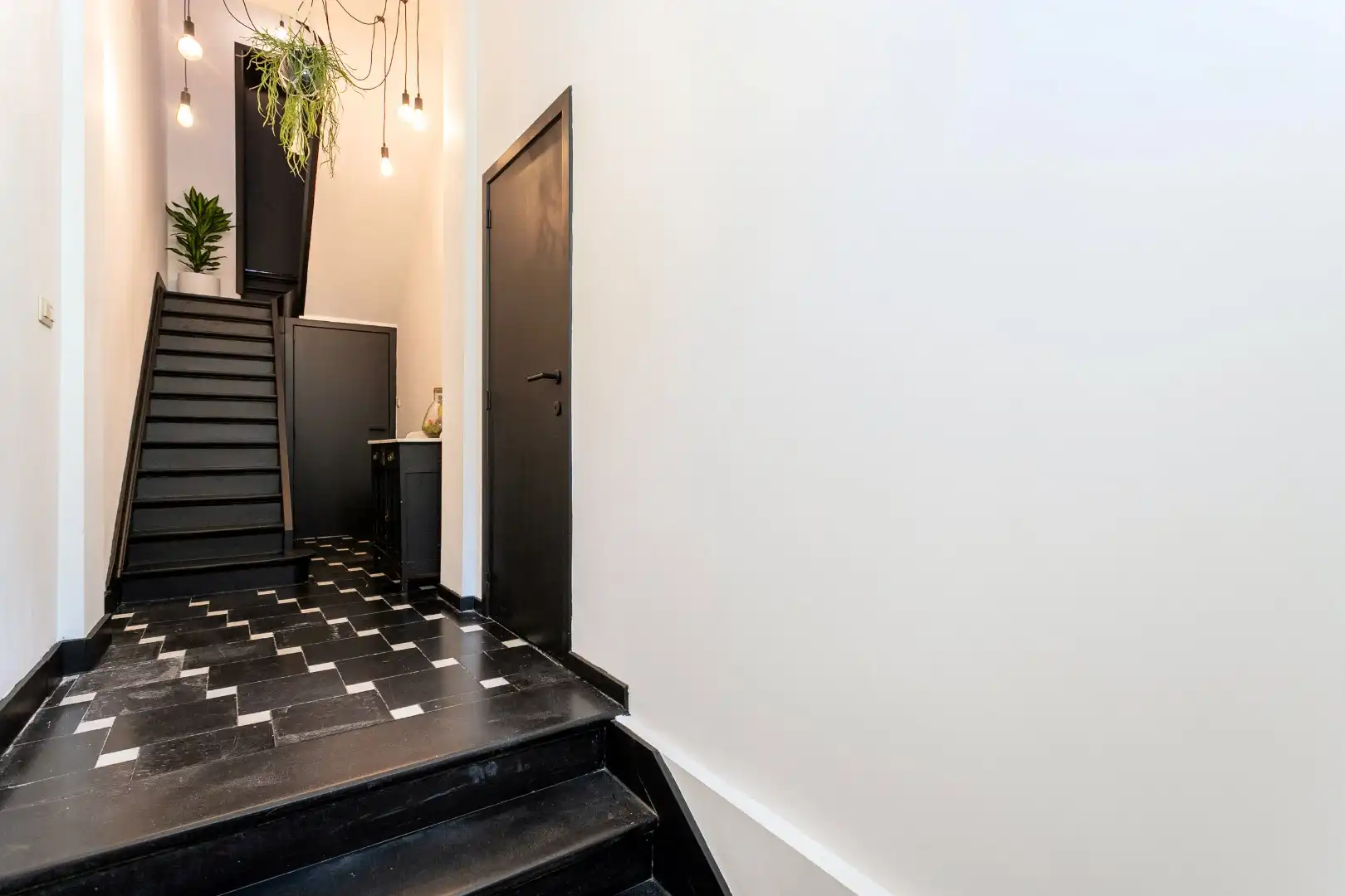 Karaktervolle woning met 3 slpk en terras te centrum Halle foto 2
