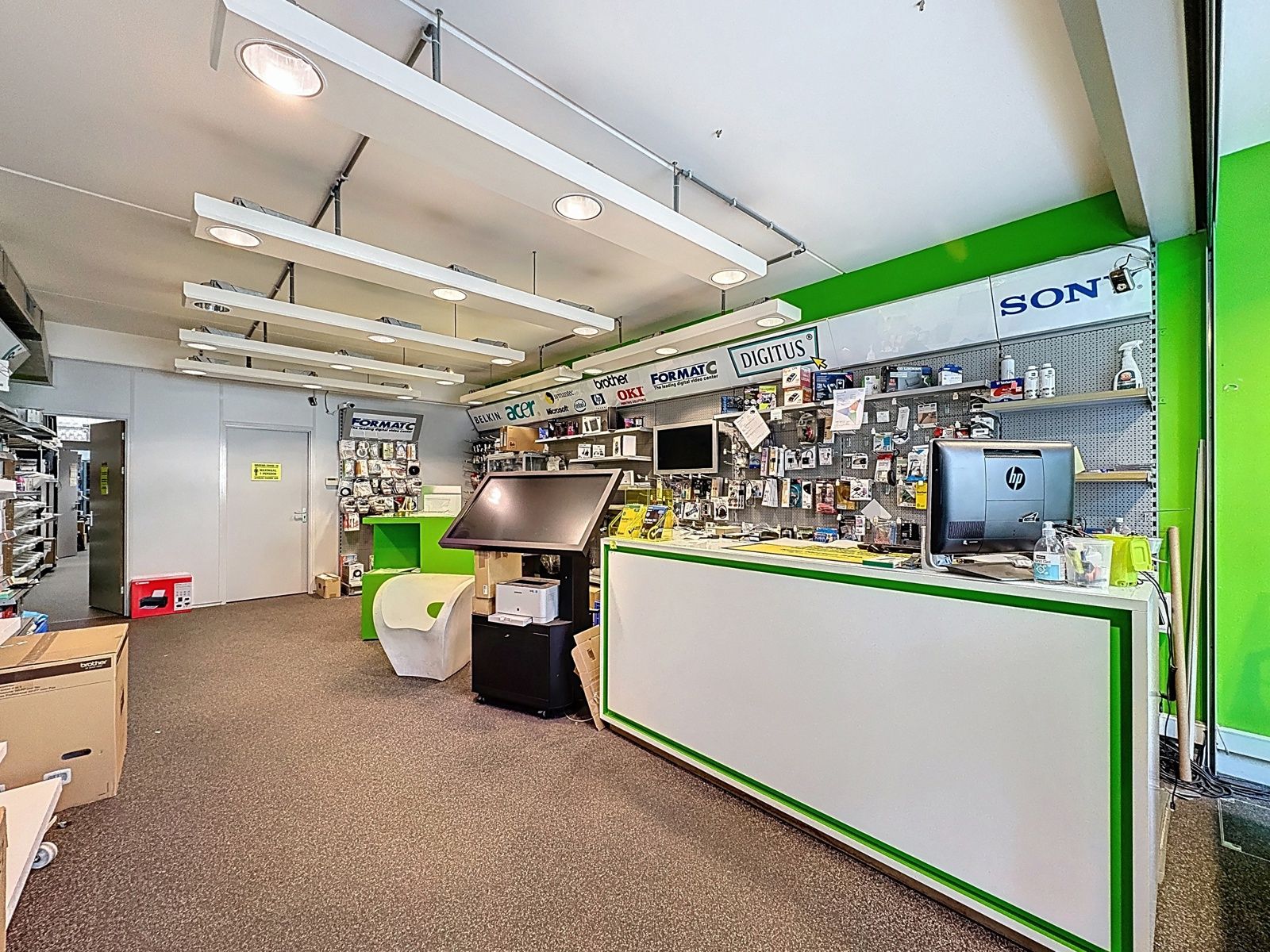 Commercieel Pand met Grote Visibiliteit vlakbij Bredabaan foto 2