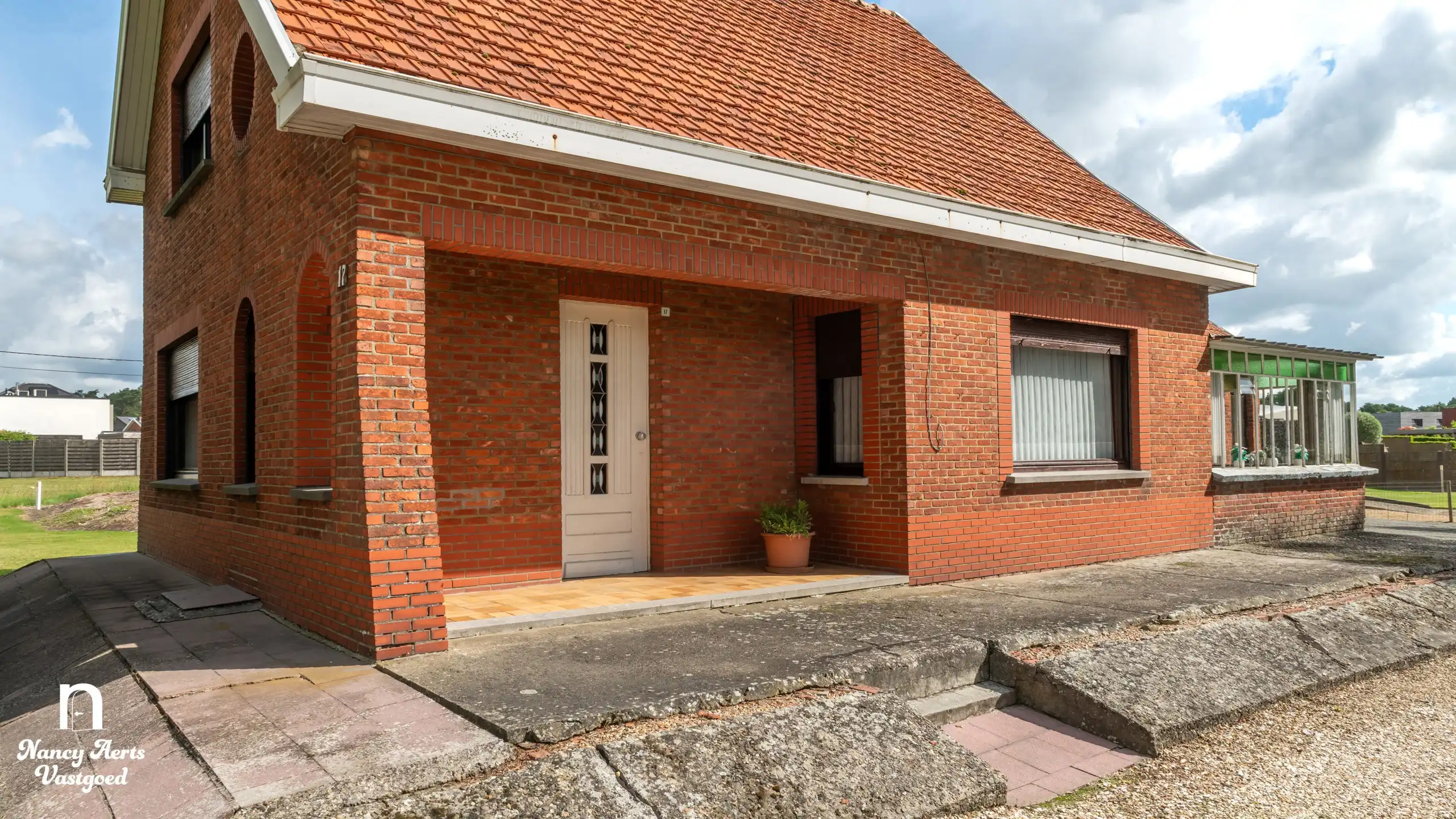 Charmante te renoveren woning op een rustige locatie foto 24
