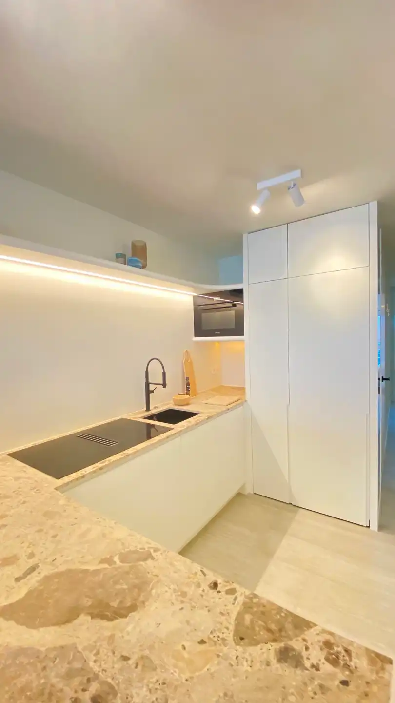 Prachtig gerenoveerd appartement met zicht op zee! foto 12