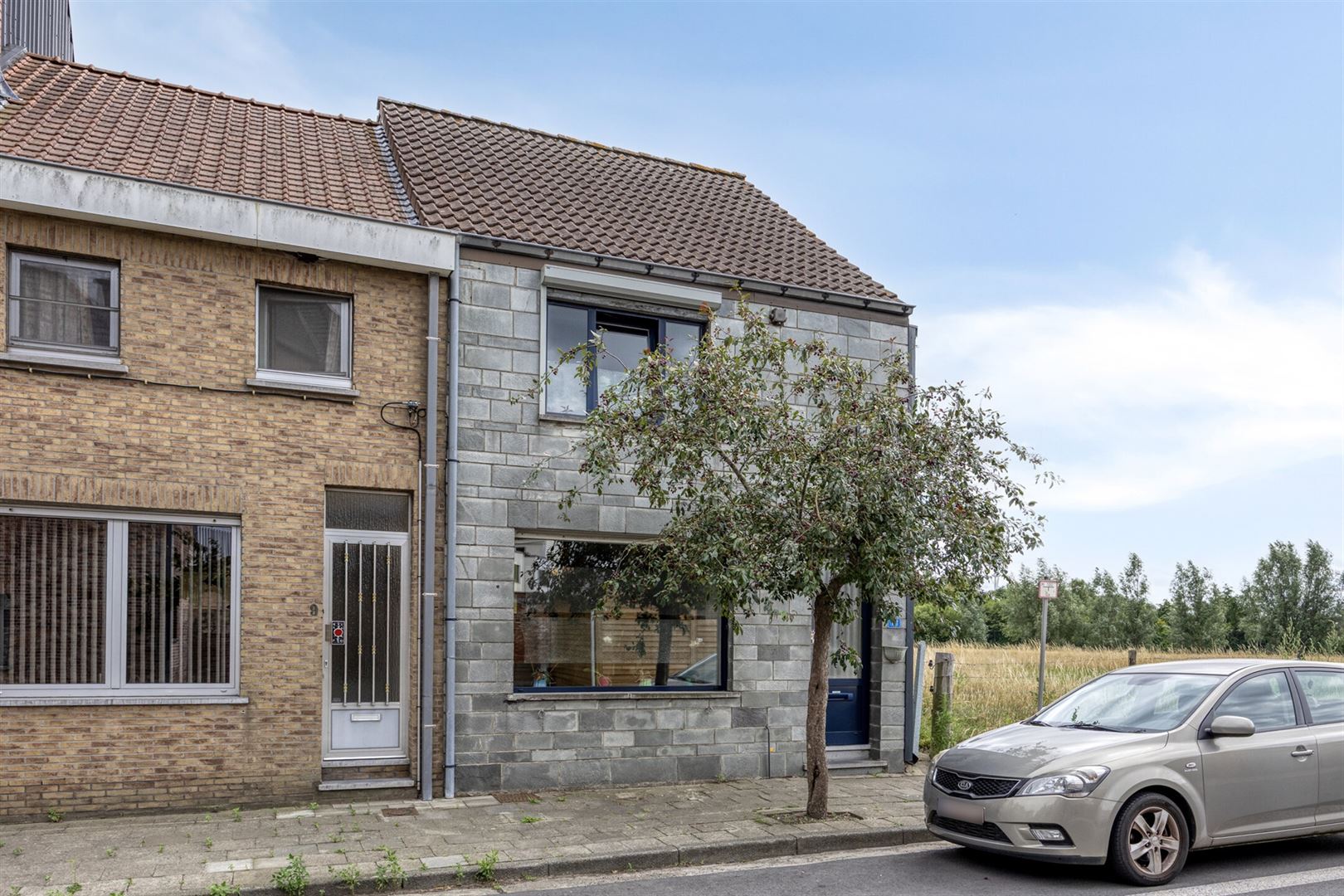 INSTAPKLARE MODERNE GEZINSWONING ! foto {{pictureIndex}}