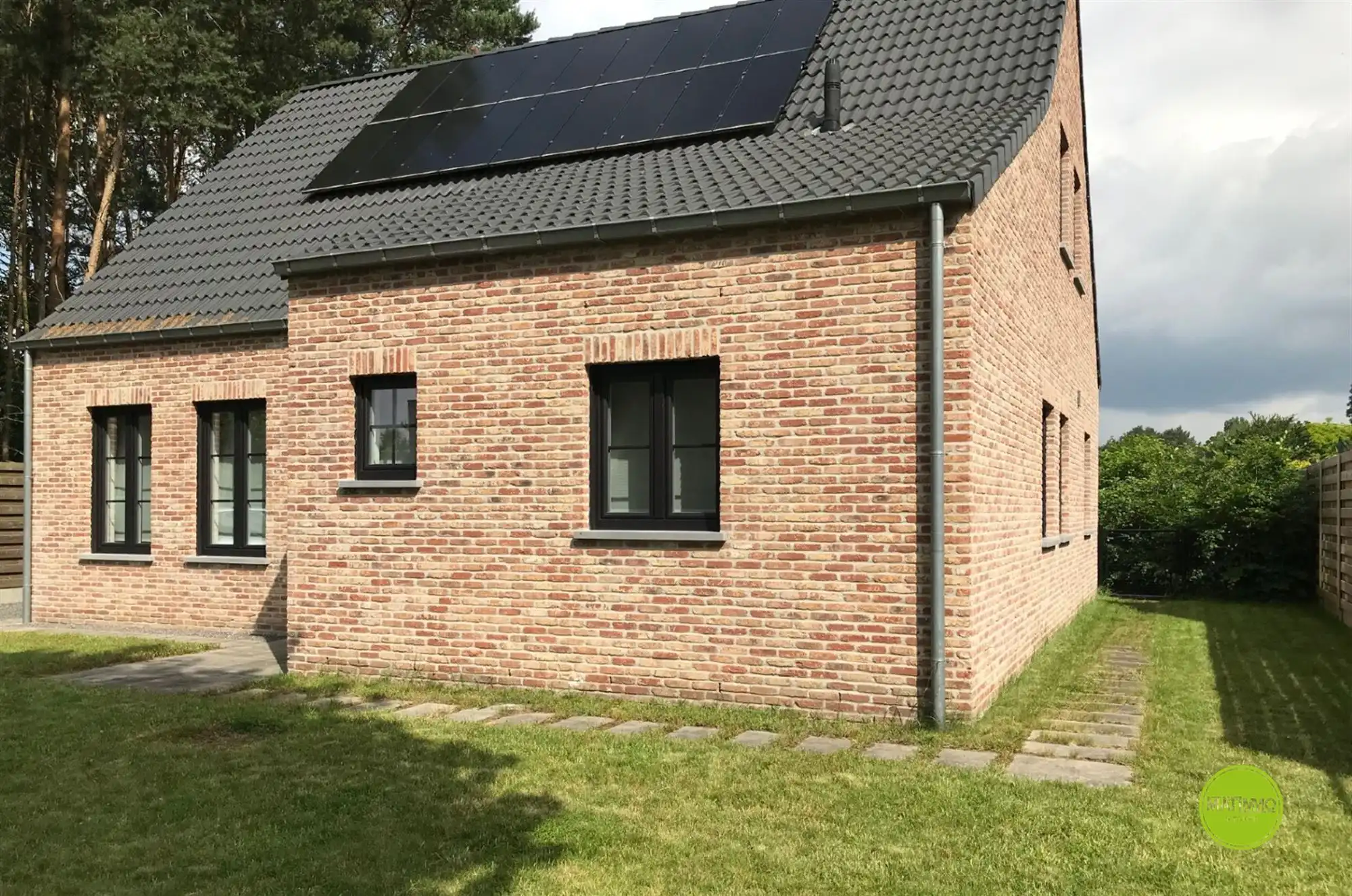 Instapklare BEN-woning in rustige, groene straat te Mol foto 2