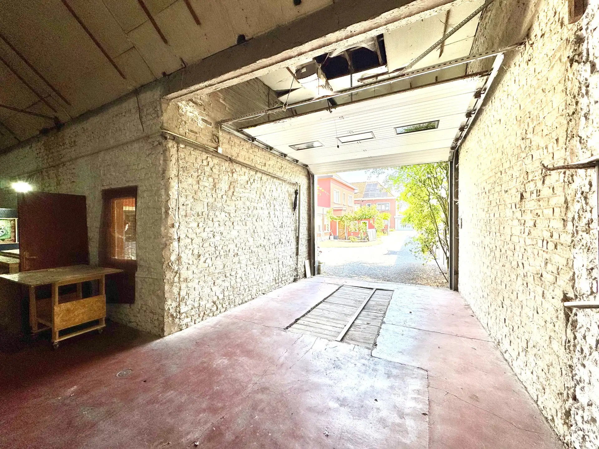 HALFOPEN WONING MET MAGAZIJN OP 562 M² foto 7