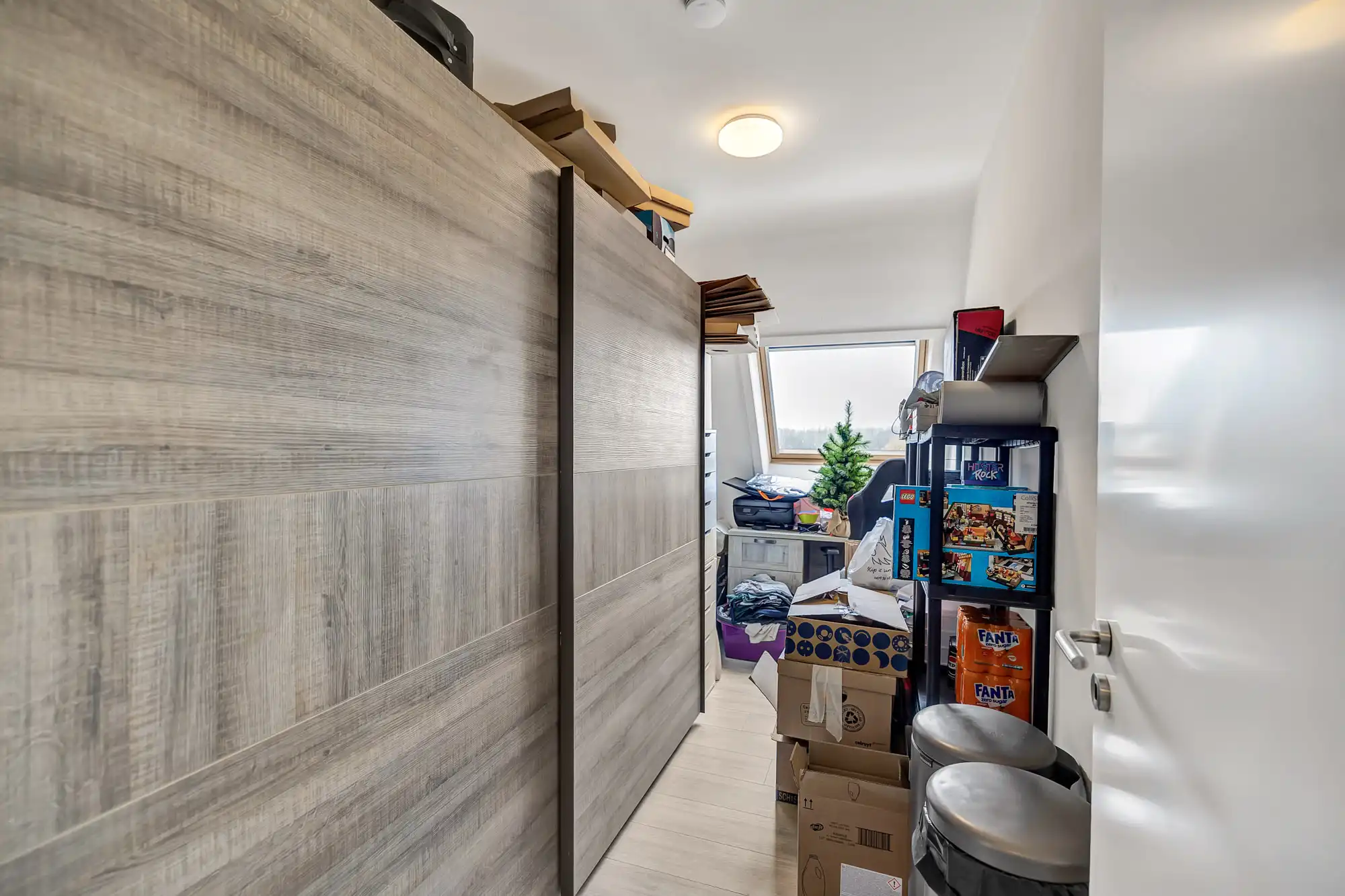 Gerenoveerd appartement met twee slaapkamers en staanplaats foto 16