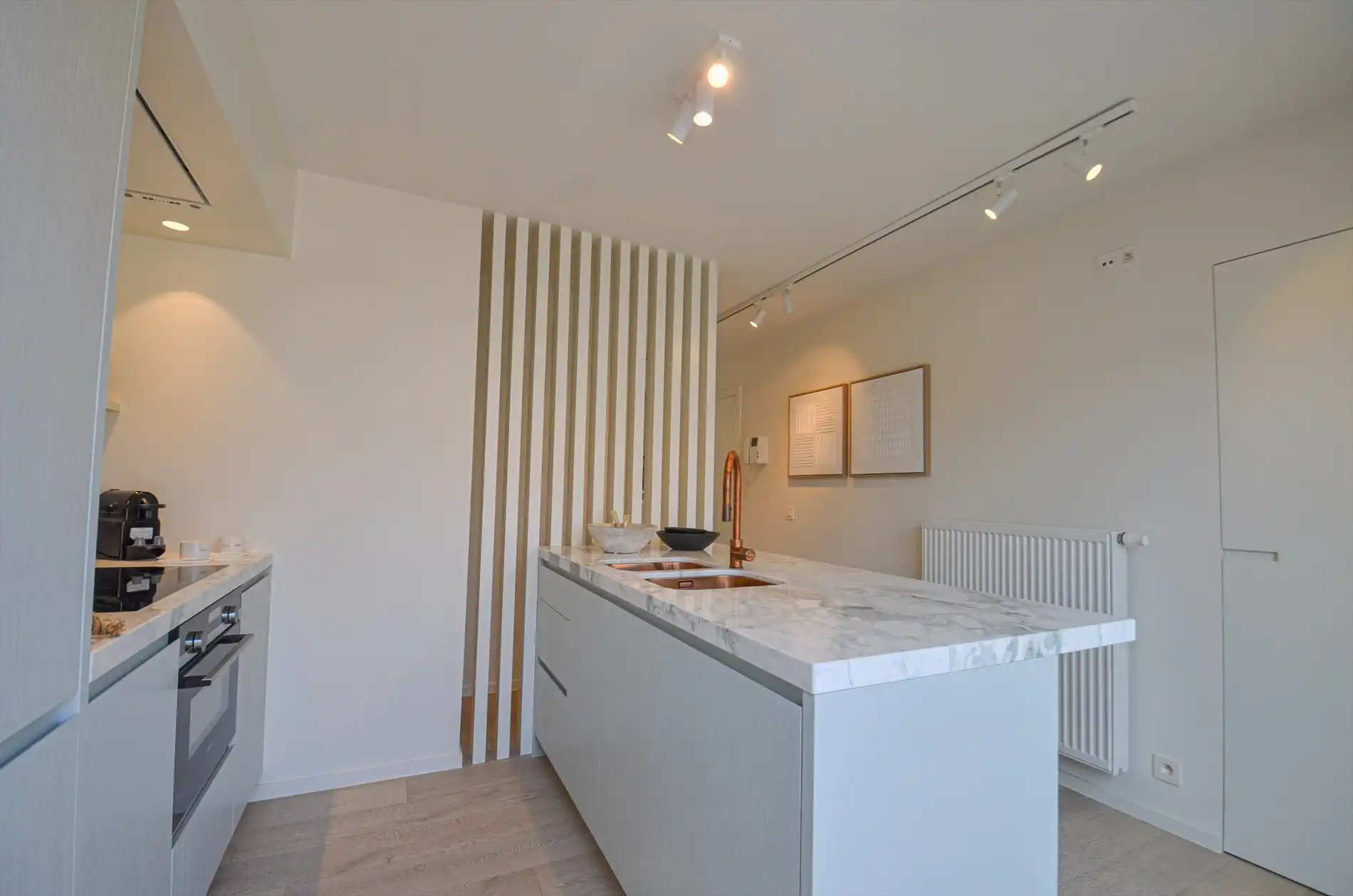 Volledig gerenoveerd appartement met twee ruime terrassen. foto 10