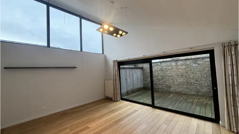 Comfortabele en lichtrijke 2-slaapkamerwoonst met TERRAS te huur in Brugge foto 4