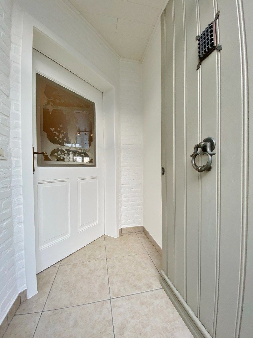 Vernieuwde woning met garage, tuin en uitweg in de dorpskern.  foto 2