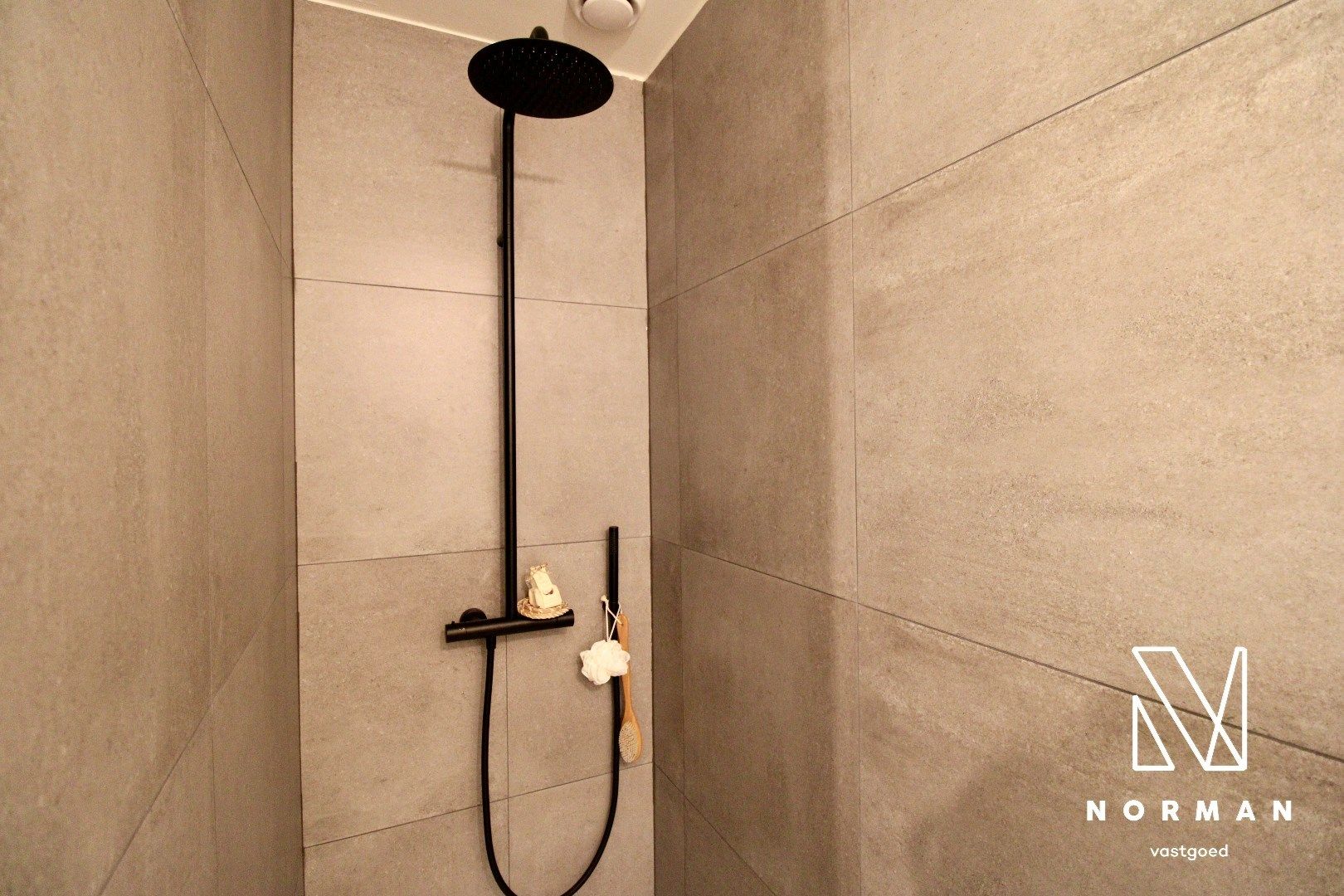 Nieuwbouwwoning met drie ruime slaapkamers! foto 15