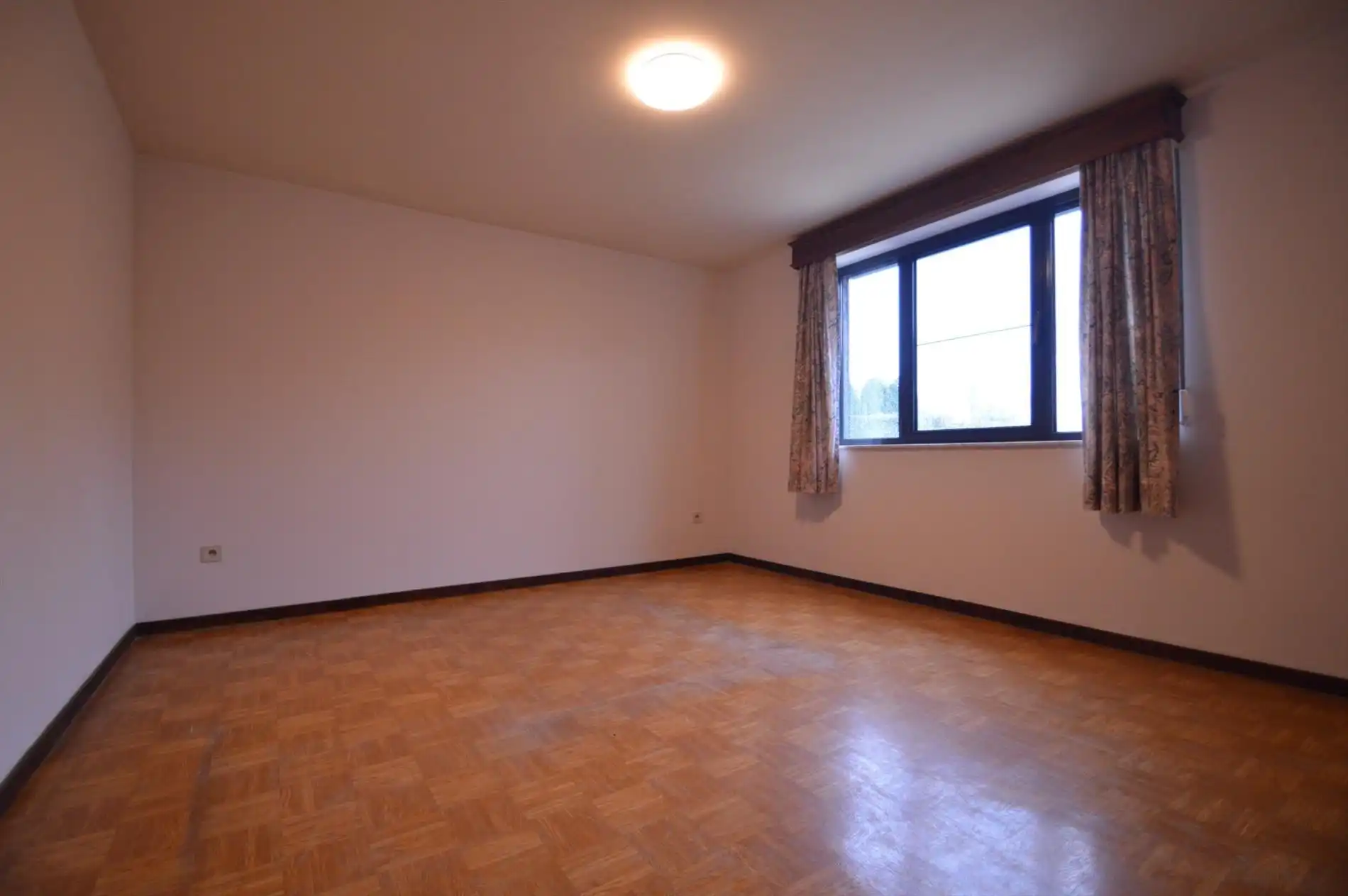 Degelijk en netjes gerenoveerd gelijkvloersappartement met 2 slaapkamers, terras en garage foto 15