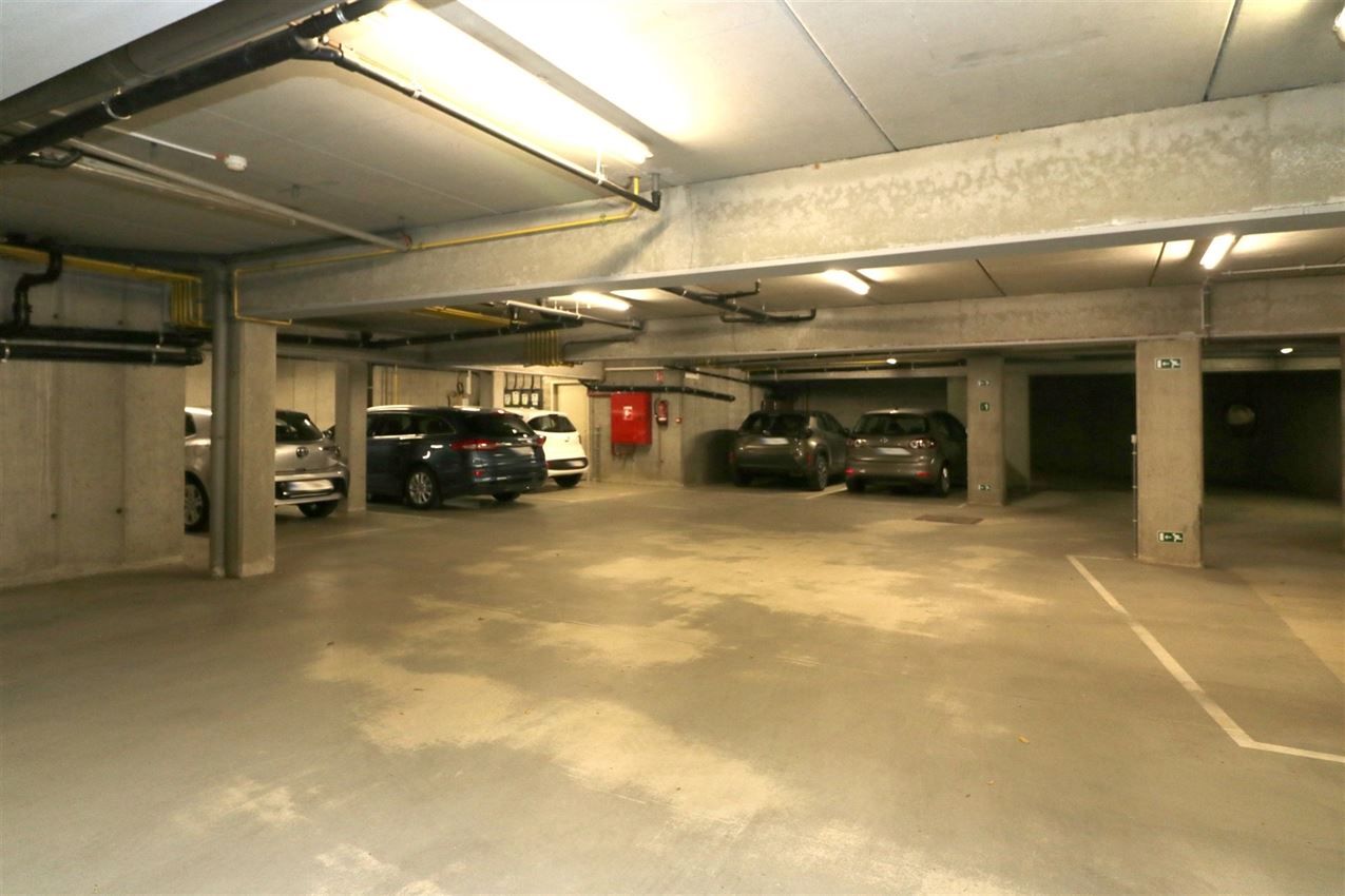 Appartement met 2 slpk., autostaanplaats en terras in centrum Aarschot foto 21